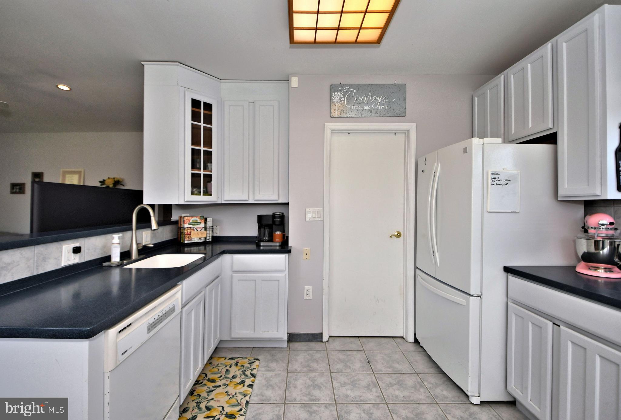9326 Trout Road Philadelphia, PA 19115 - Photo 8 of 30