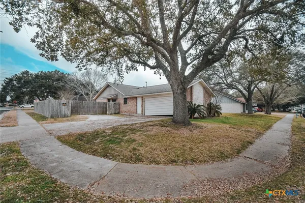 a view of a house with yard and tree s