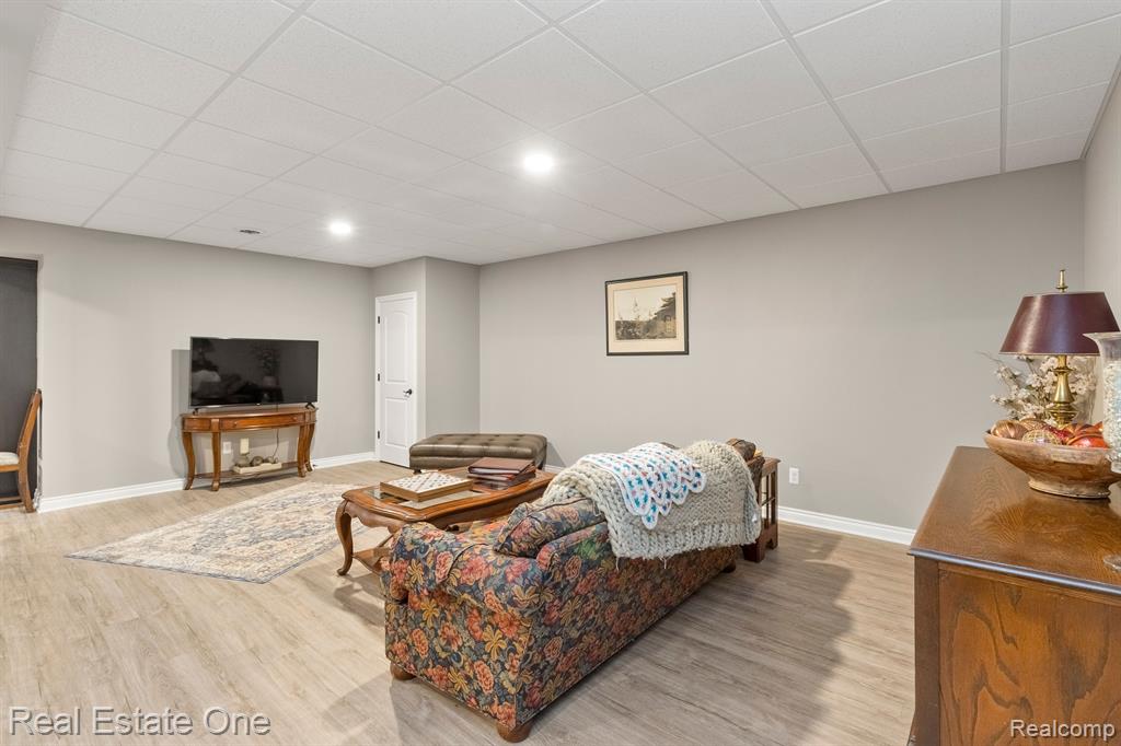 1075 Hampshire Court Rochester, MI 48307 - Photo 46 of 62