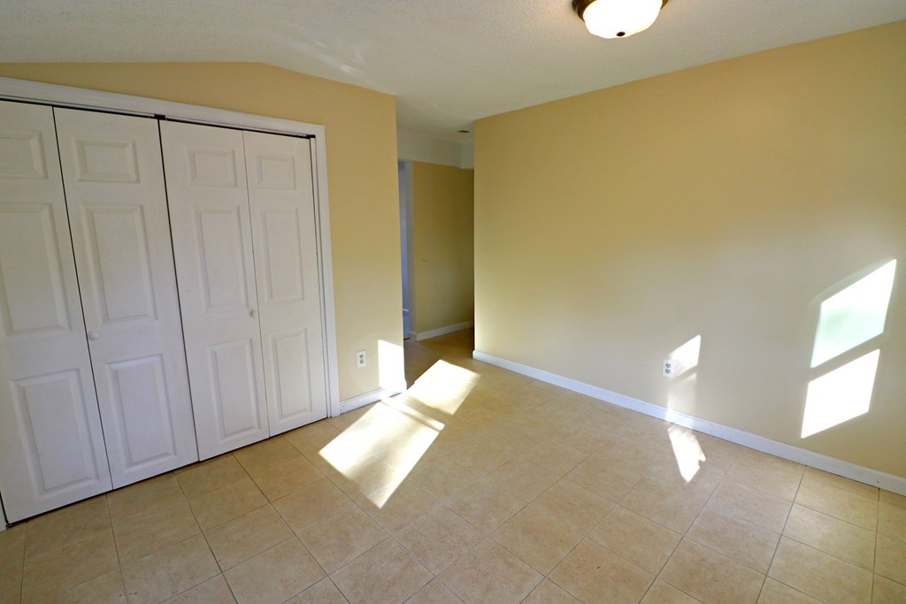 471 Plumtree Road Springfield, MA 01118 - Photo 9 of 15