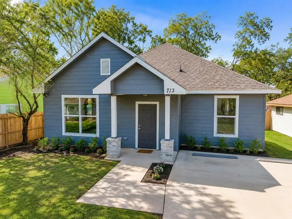 $274,900 | 713 North Wood Street, Denton, TX 76209