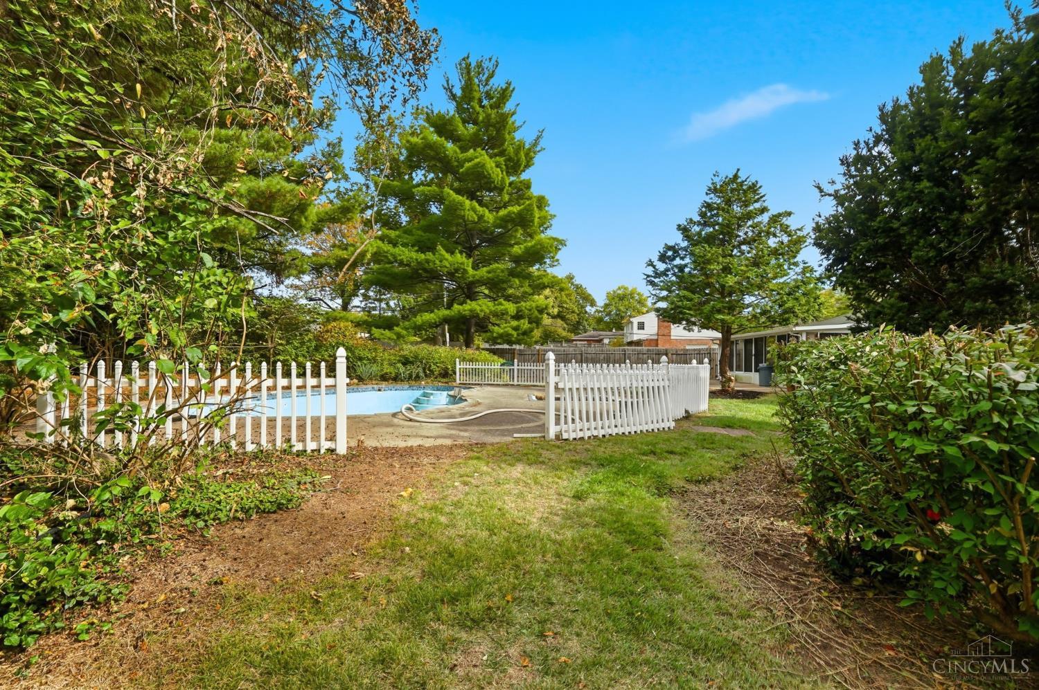 1072 West Galbraith Road Cincinnati, OH 45231 - Photo 51 of 56