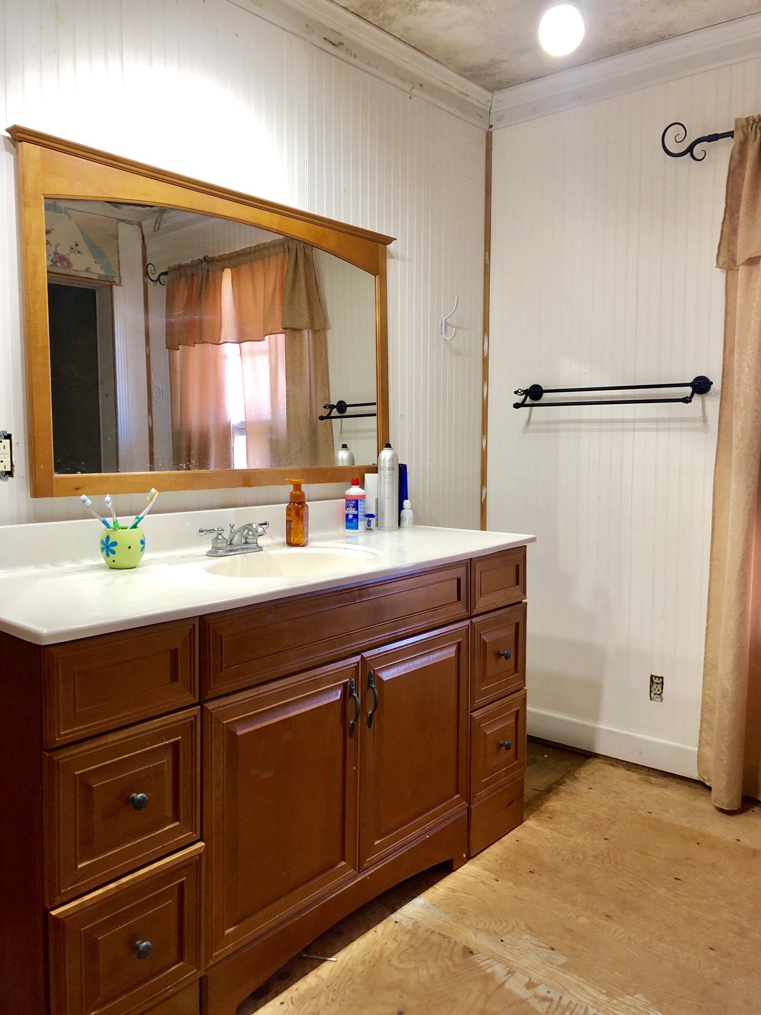 201 Church Road La Follette, TN 37766 - Photo 23 of 37 Master bath