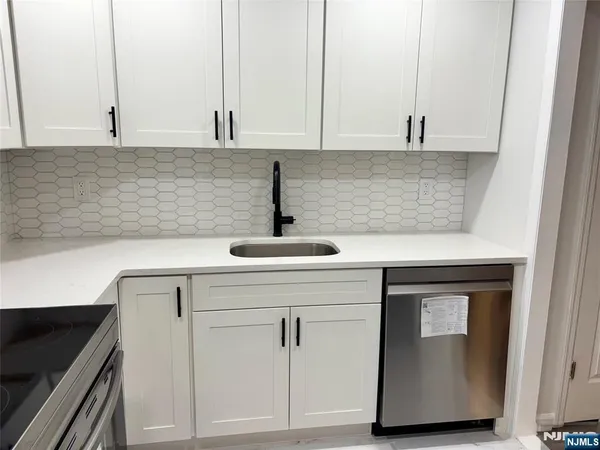 $299,000 | 530 Fairview Avenue, Unit 300, Westwood, NJ 07675
