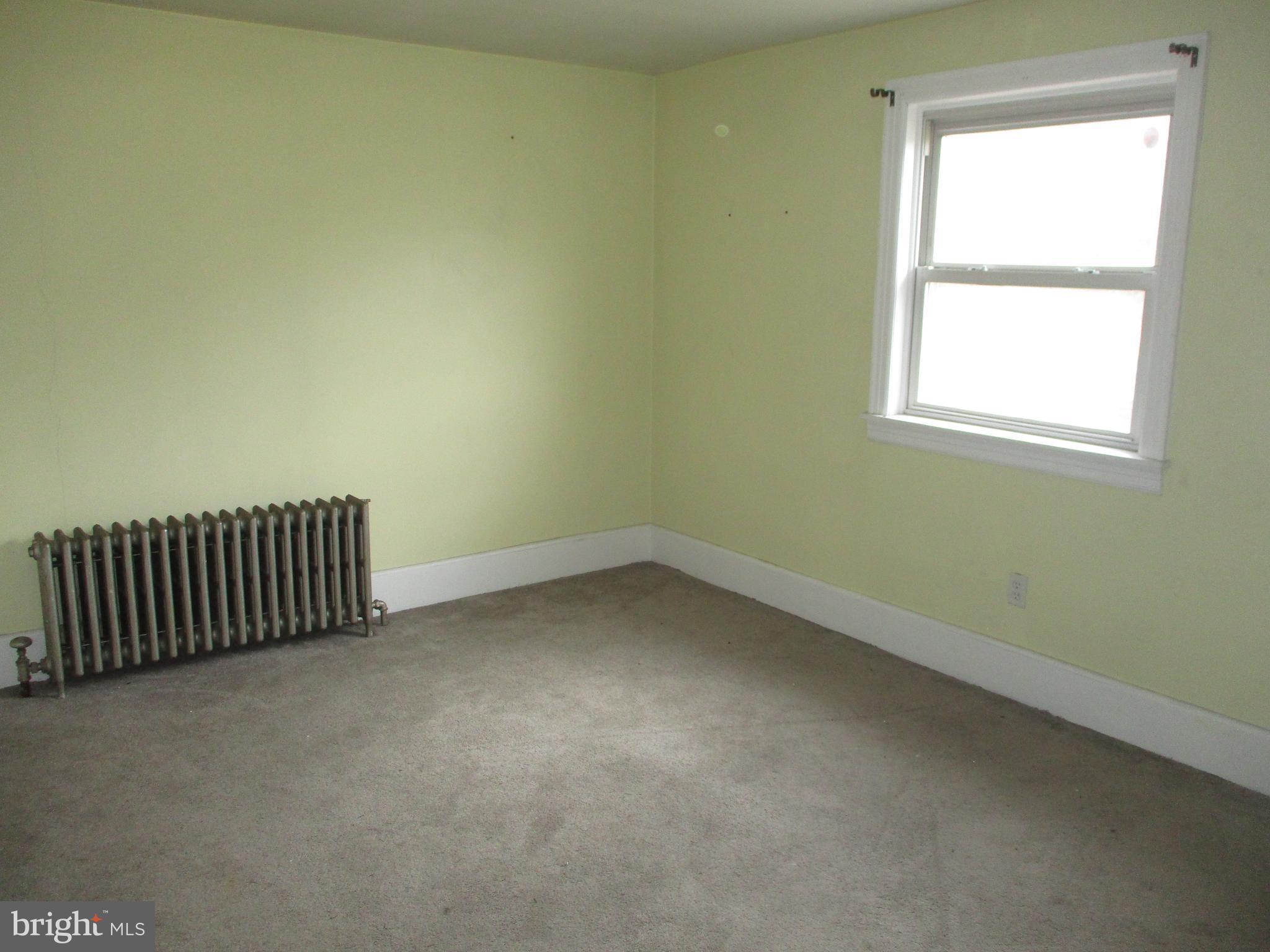 31 Village Road Shenandoah, PA 17976 - Photo 13 of 20 an empty room with a window