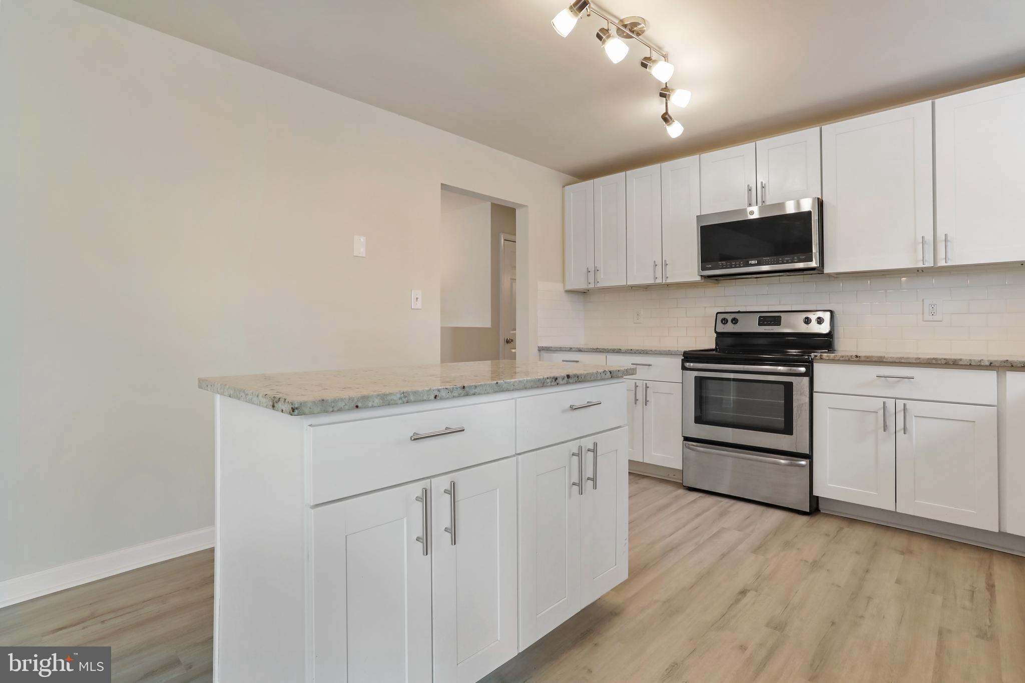 235 Roth Avenue Taneytown, MD 21787 - Photo 11 of 42 Kitchen