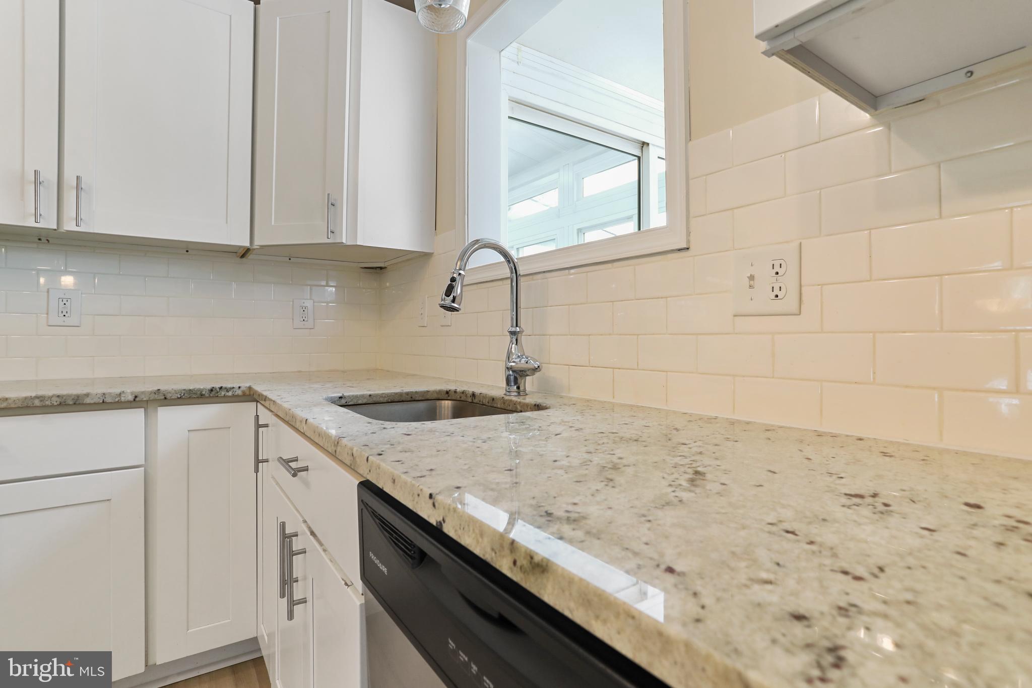 235 Roth Avenue Taneytown, MD 21787 - Photo 14 of 42 Kitchen