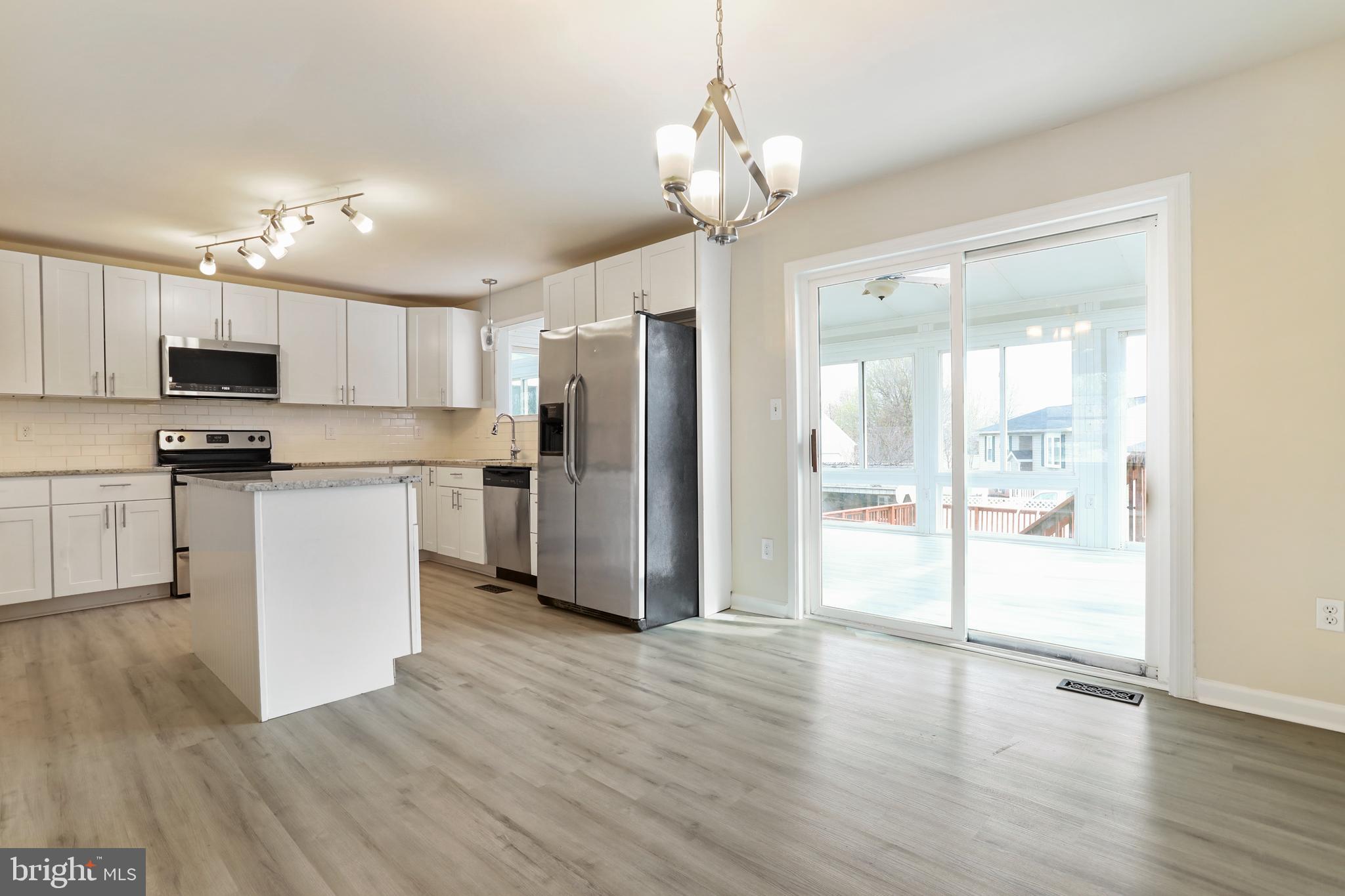 235 Roth Avenue Taneytown, MD 21787 - Photo 6 of 42 Kitchen & Dining Area