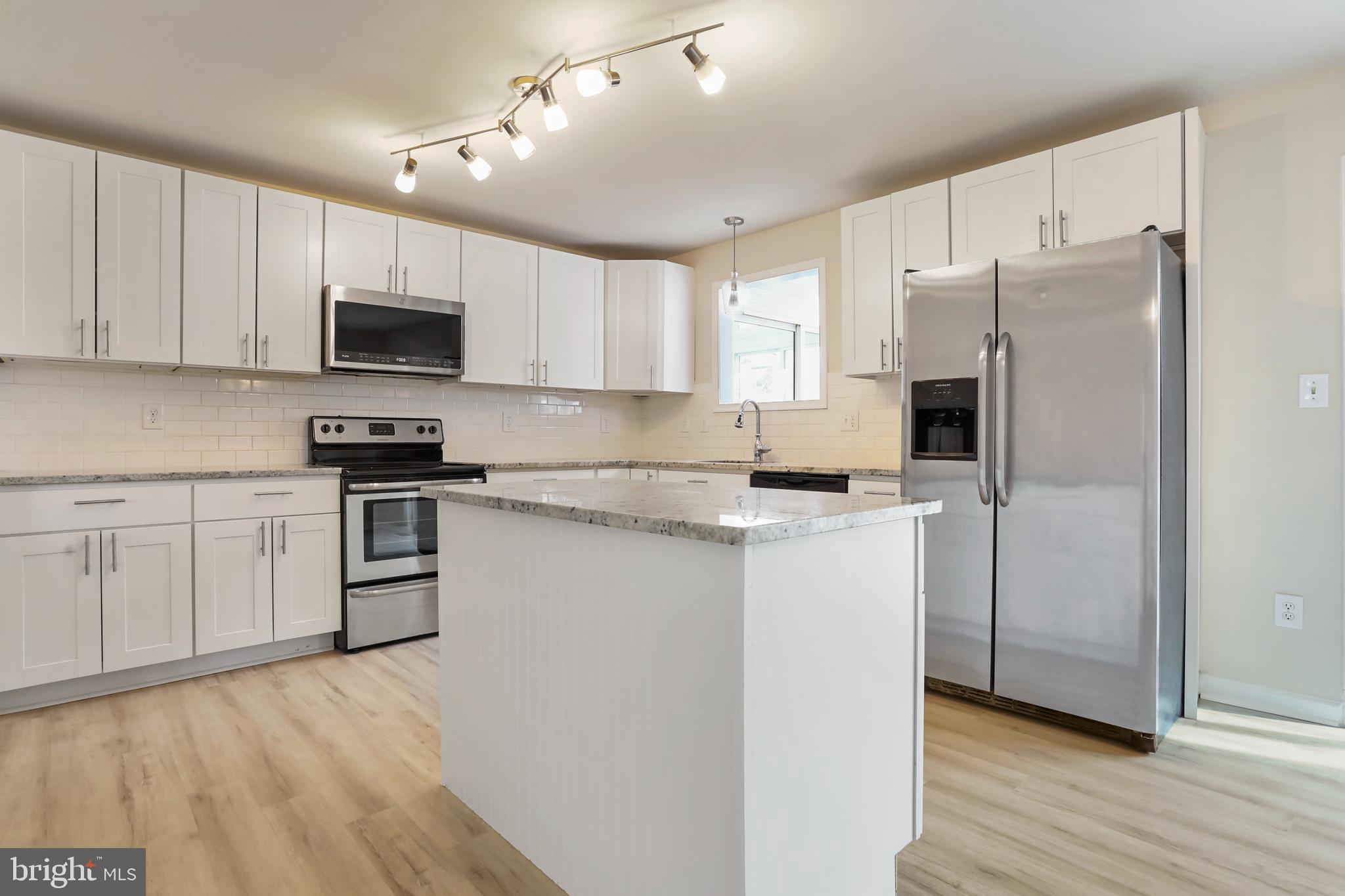 235 Roth Avenue Taneytown, MD 21787 - Photo 8 of 42 Kitchen