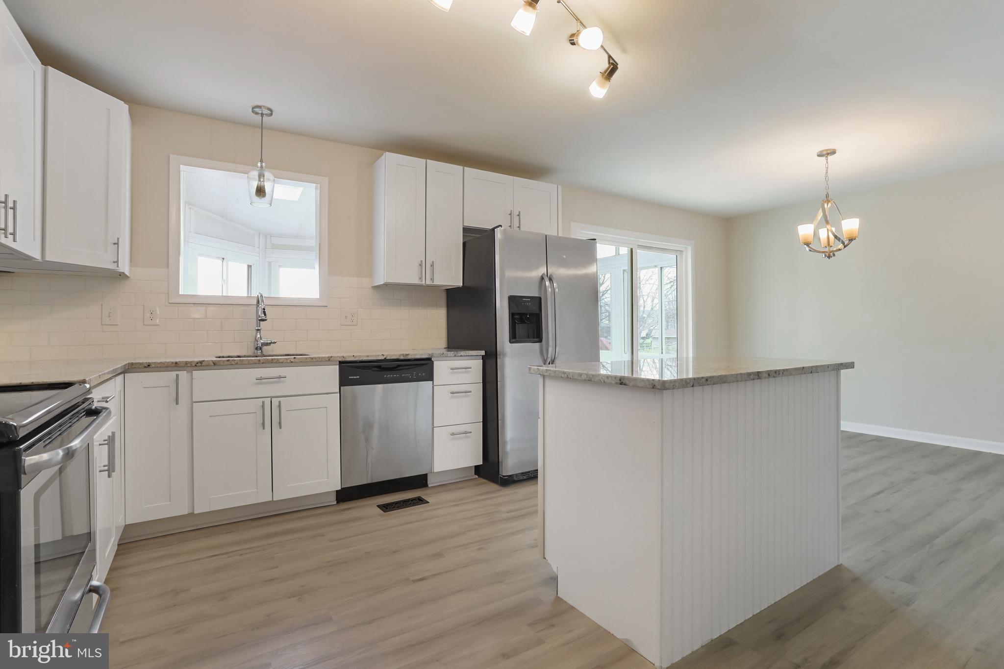 235 Roth Avenue Taneytown, MD 21787 - Photo 9 of 42 Kitchen