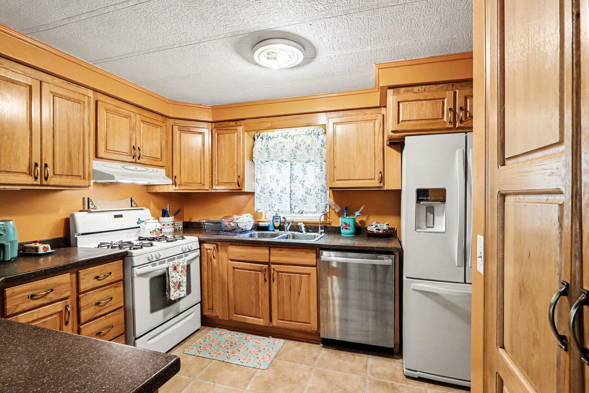 55719 Resort Road Three Rivers, MI 49093 - Photo 12 of 26 008_file_6595