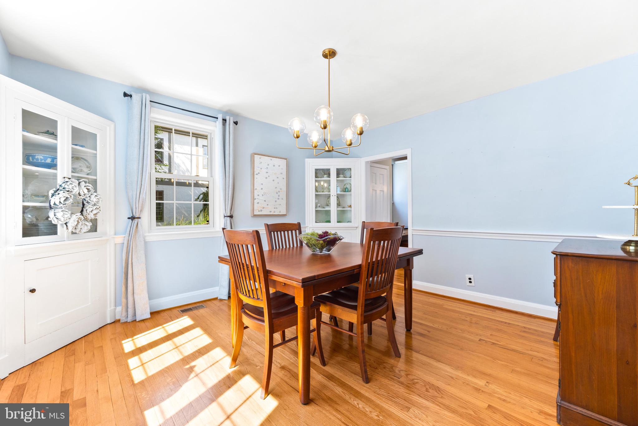 7107 Rich Hill Road Baltimore, MD 21212 - Photo 18 of 52 Large bright dining room