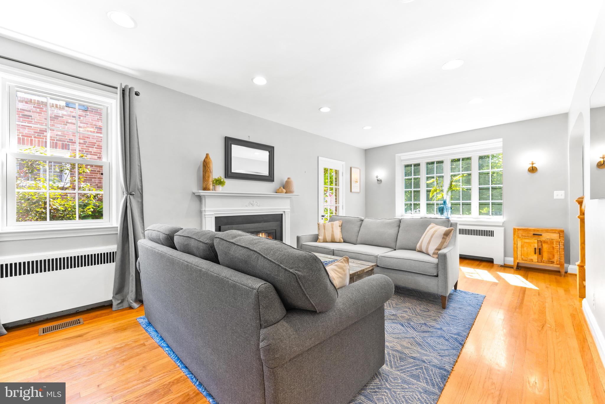 7107 Rich Hill Road Baltimore, MD 21212 - Photo 2 of 52 Large living room with recessed lighting