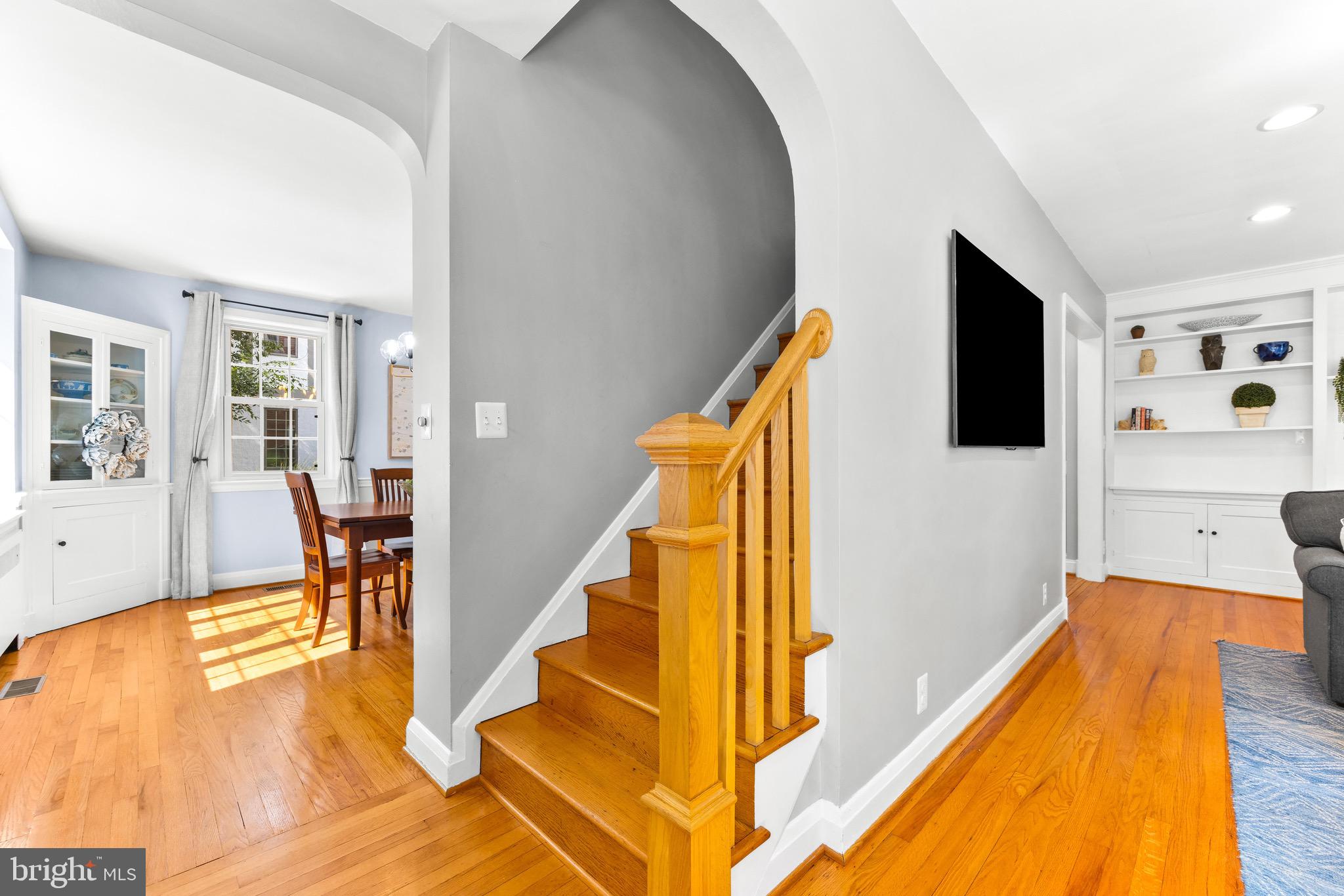7107 Rich Hill Road Baltimore, MD 21212 - Photo 21 of 52 Staircase to upper level