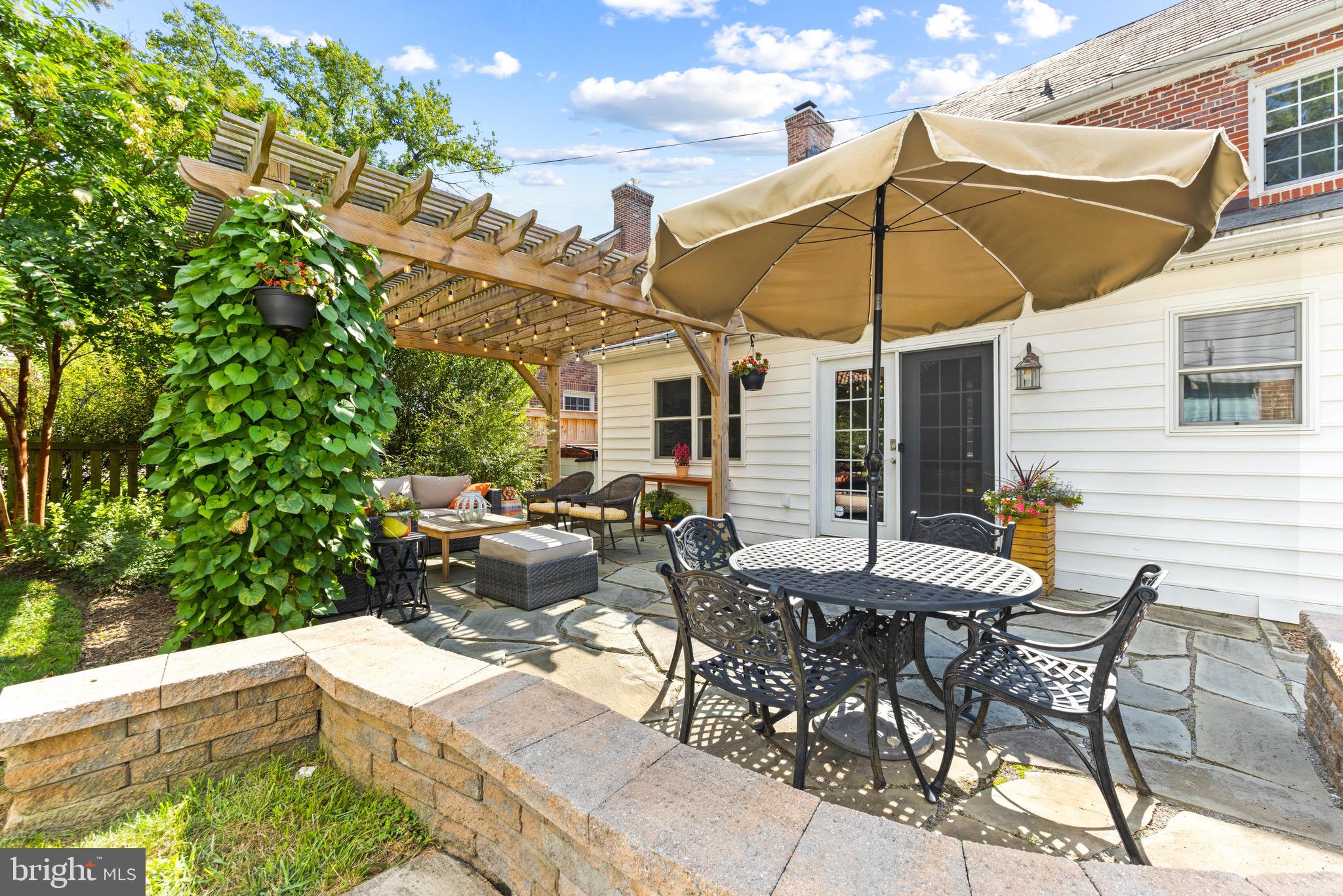 7107 Rich Hill Road Baltimore, MD 21212 - Photo 40 of 52 Sitting wall