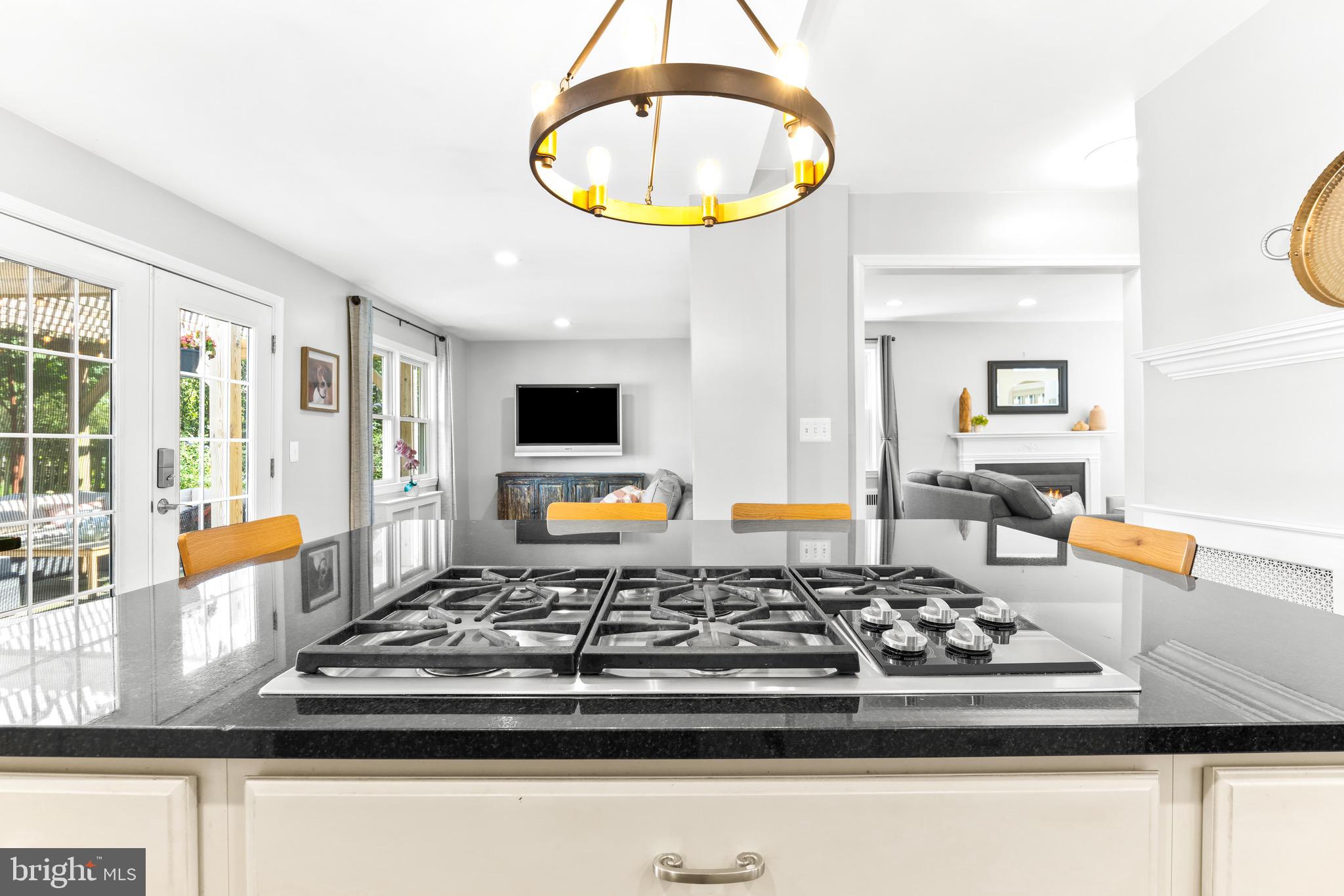 7107 Rich Hill Road Baltimore, MD 21212 - Photo 8 of 52 Gas cooking with power controlled downdraft