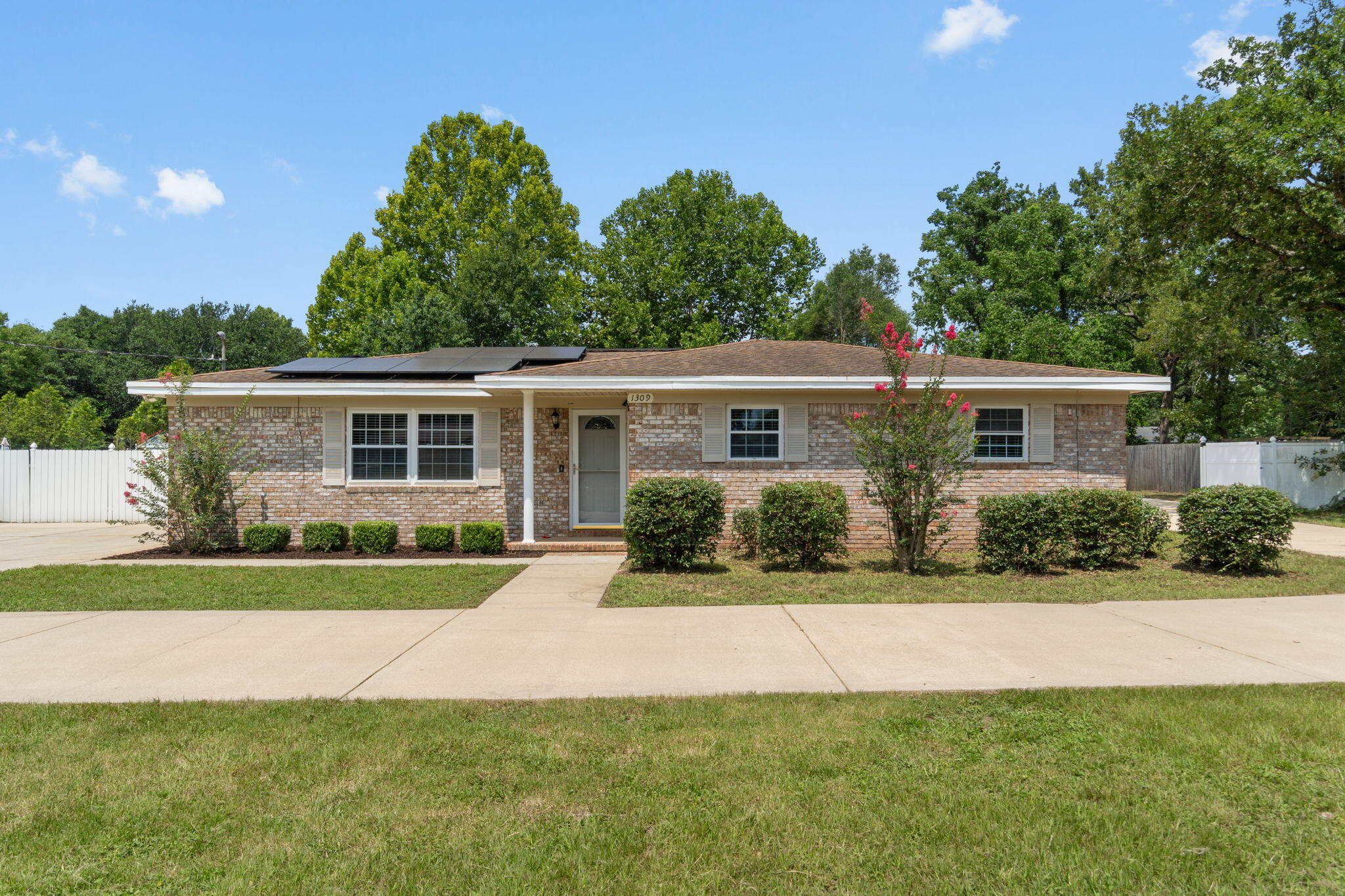 1309 Valley Road Crestview, FL 32539 - Photo 5 of 45 5-web-or-mls-FinalExterior-13