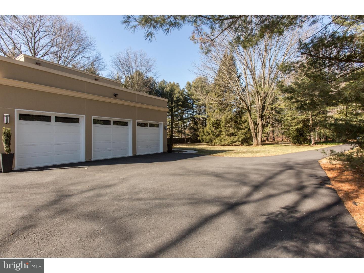 600 East Hillendale Road Chadds Ford, PA 19317 - Photo 3 of 25 Garage