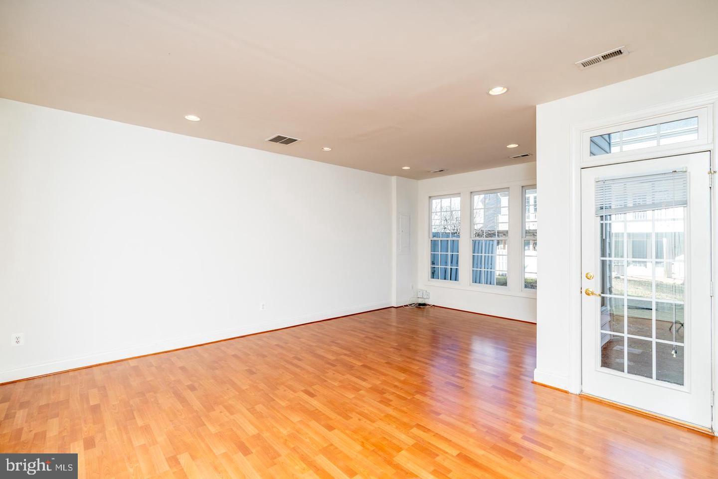 6888 Witton Circle Gainesville, VA 20155 - Photo 25 of 29