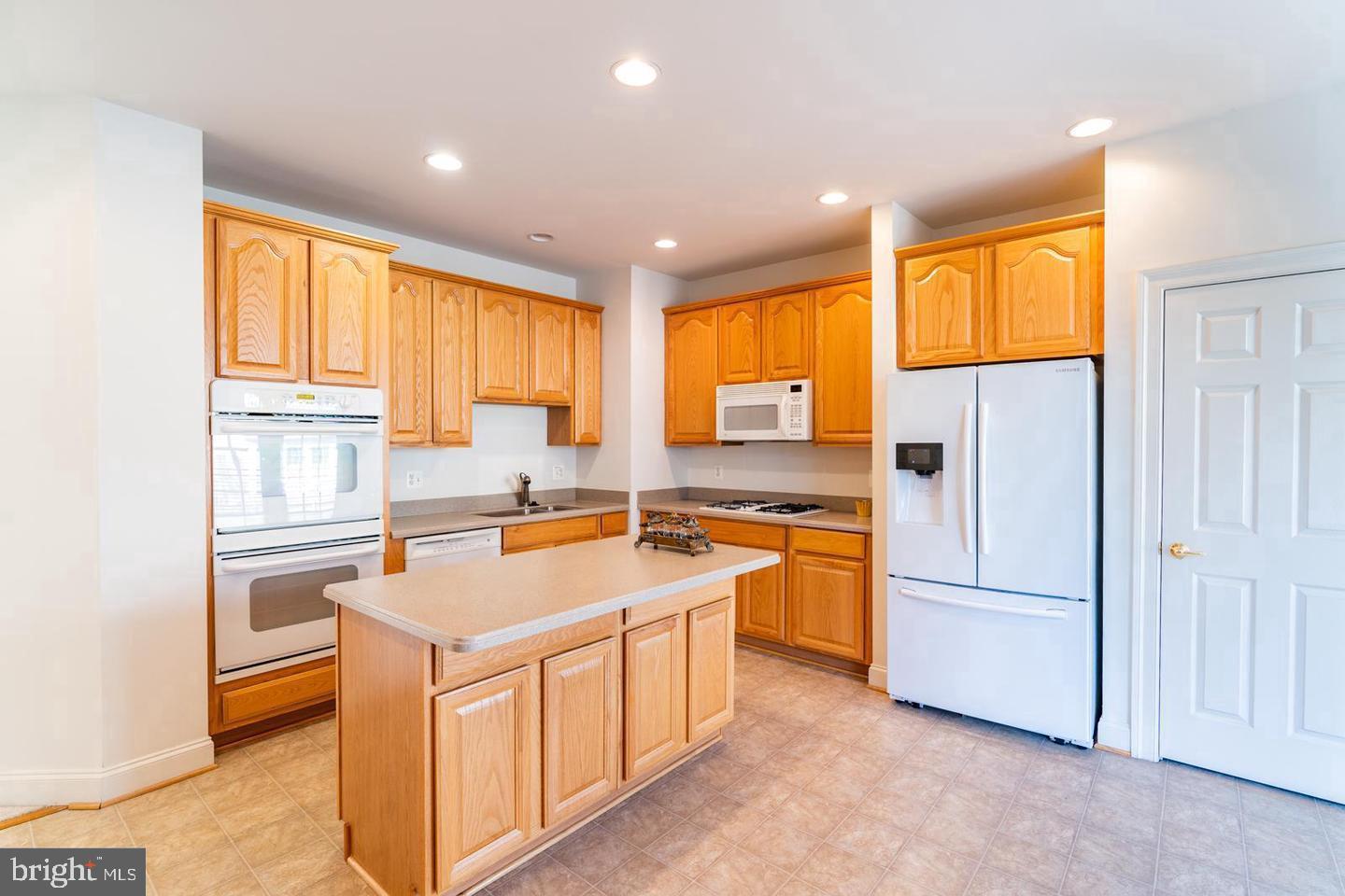 6888 Witton Circle Gainesville, VA 20155 - Photo 7 of 29