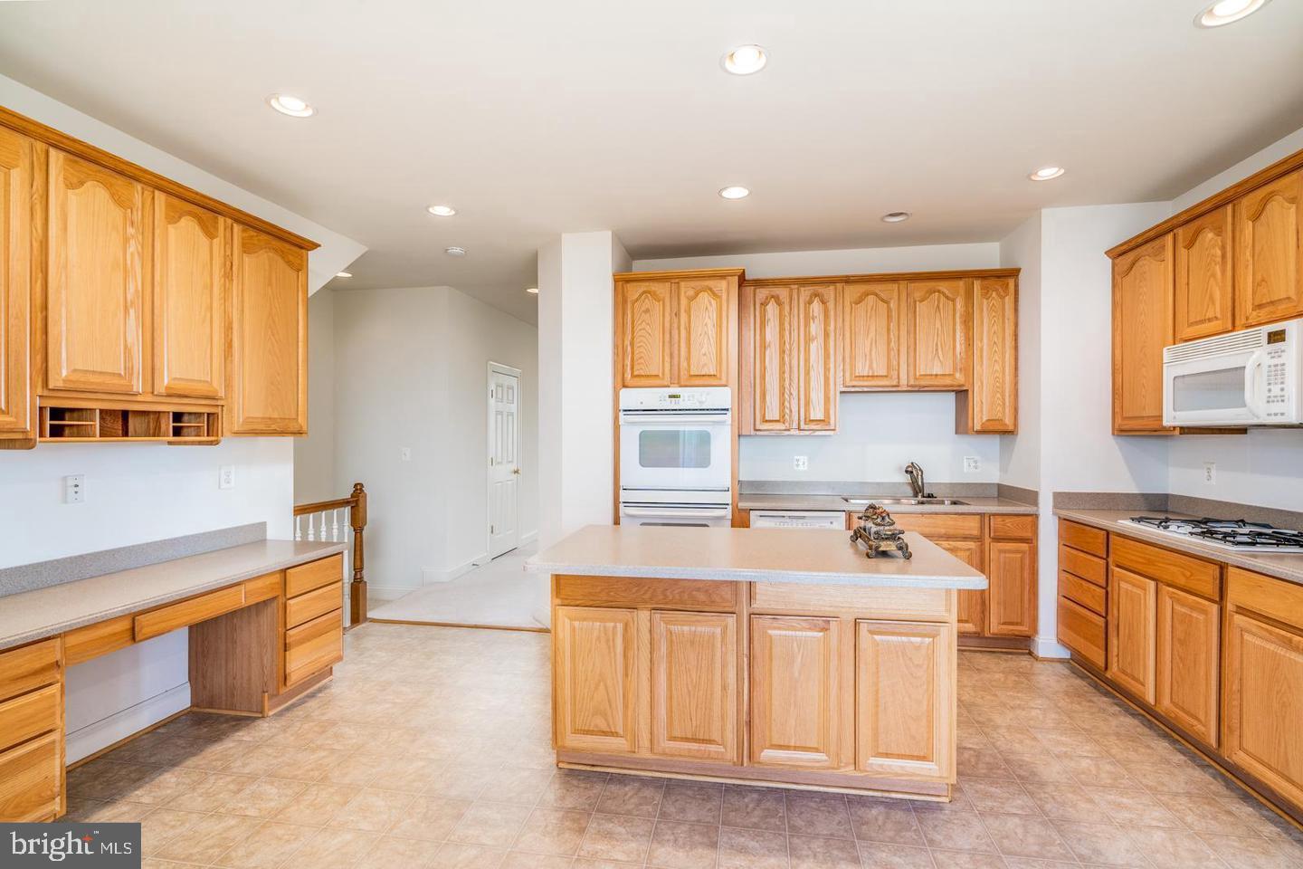 6888 Witton Circle Gainesville, VA 20155 - Photo 9 of 29