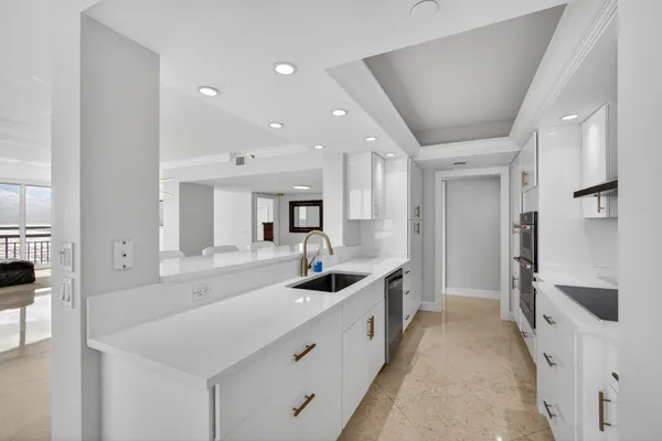 $1,500,000 | 4000 North Ocean Drive, Unit 701, Singer Island, FL 33404