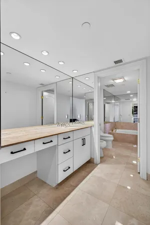 $1,500,000 | 4000 North Ocean Drive, Unit 701, Singer Island, FL 33404