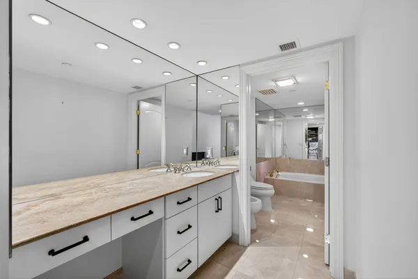 $1,500,000 | 4000 North Ocean Drive, Unit 701, Singer Island, FL 33404