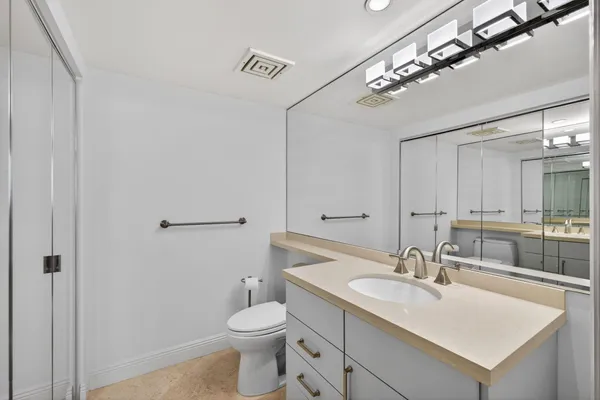 $1,500,000 | 4000 North Ocean Drive, Unit 701, Singer Island, FL 33404