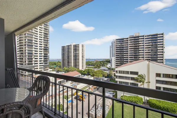 $1,500,000 | 4000 North Ocean Drive, Unit 701, Singer Island, FL 33404