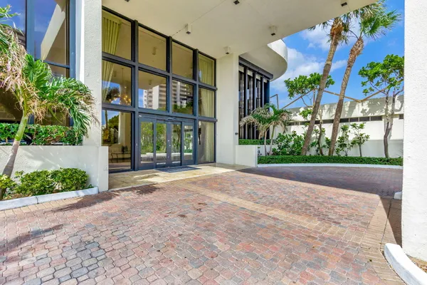 $1,500,000 | 4000 North Ocean Drive, Unit 701, Singer Island, FL 33404
