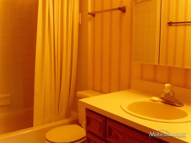 15318 Roxbury Circle, Unit 77 Macomb, MI 48044 - Photo 13 of 18 31154169-12.JPG
