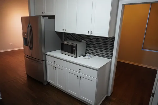 $2,400 | 867 East Pershing Road, Unit 2, Chicago, IL 60653