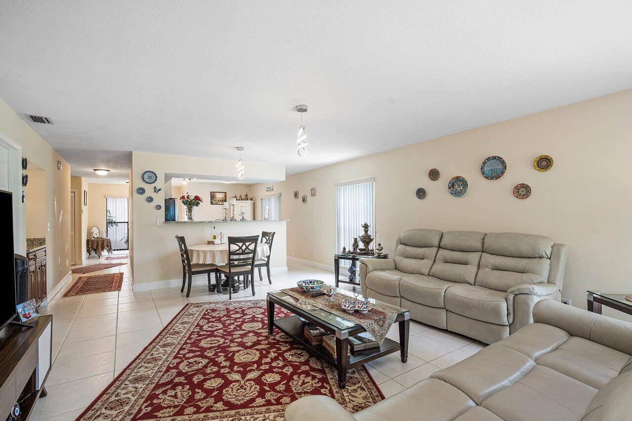 9847 Erica Court Boca Raton, FL 33496 - Photo 12 of 41 009-9847EricaCourt-BocaRaton-FL-33496-SM