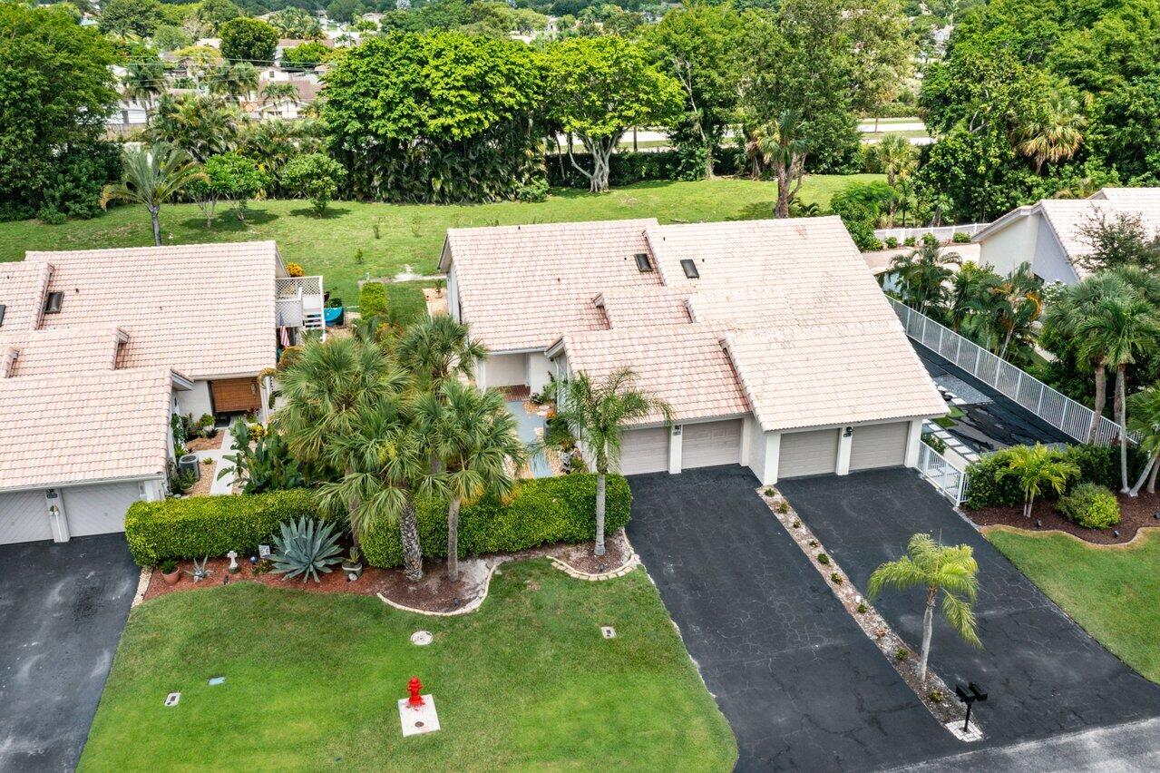 9847 Erica Court Boca Raton, FL 33496 - Photo 25 of 41 025-9847EricaCourt-BocaRaton-FL-33496-SM