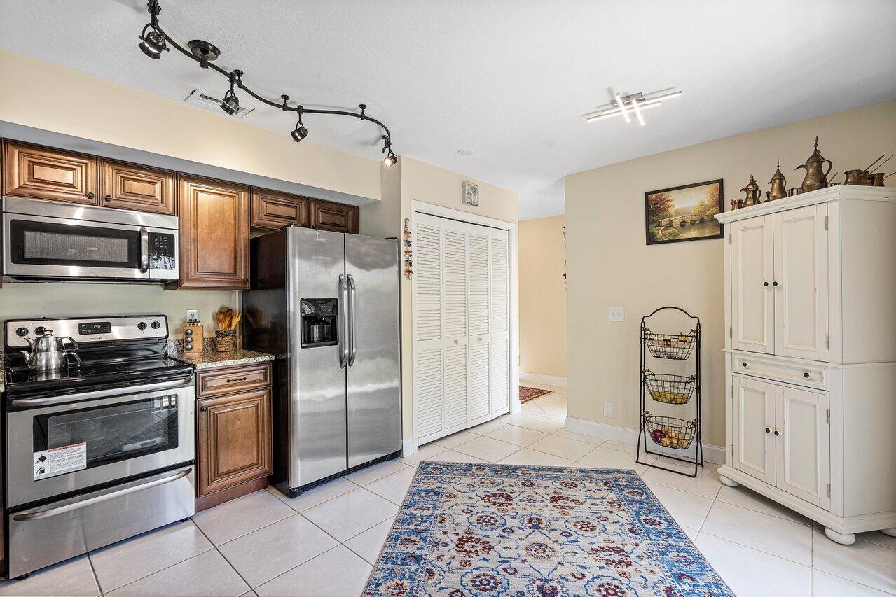 9847 Erica Court Boca Raton, FL 33496 - Photo 7 of 41 012-9847EricaCourt-BocaRaton-FL-33496-SM