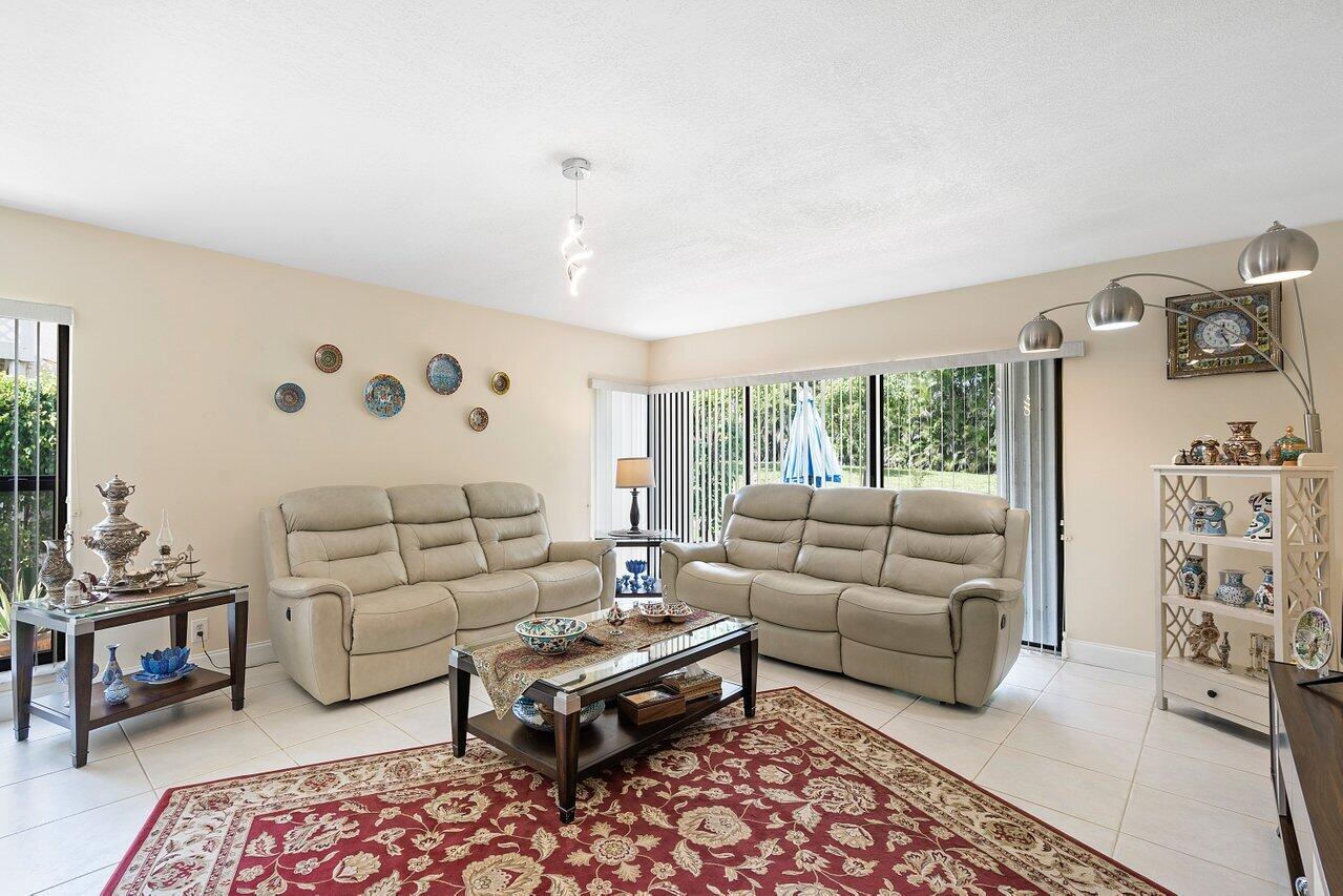 9847 Erica Court Boca Raton, FL 33496 - Photo 10 of 41 007-9847EricaCourt-BocaRaton-FL-33496-SM