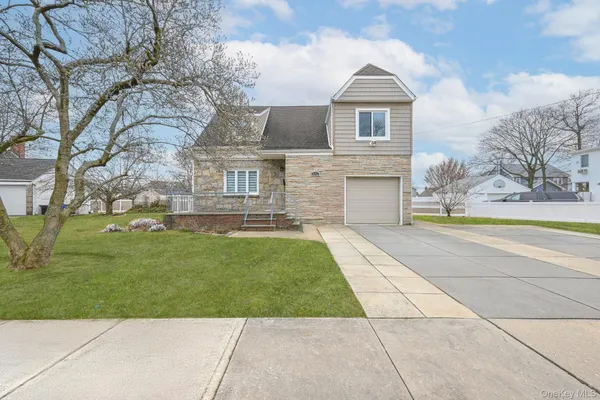 $1,750,000 | 100 Morris Parkway, Valley Stream, NY 11580