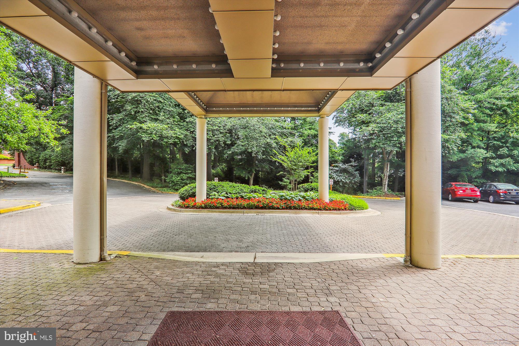 5800 Nicholson Lane, Unit 1908 Rockville, MD 20852 - Photo 35 of 35 a view of a swimming pool with a porch