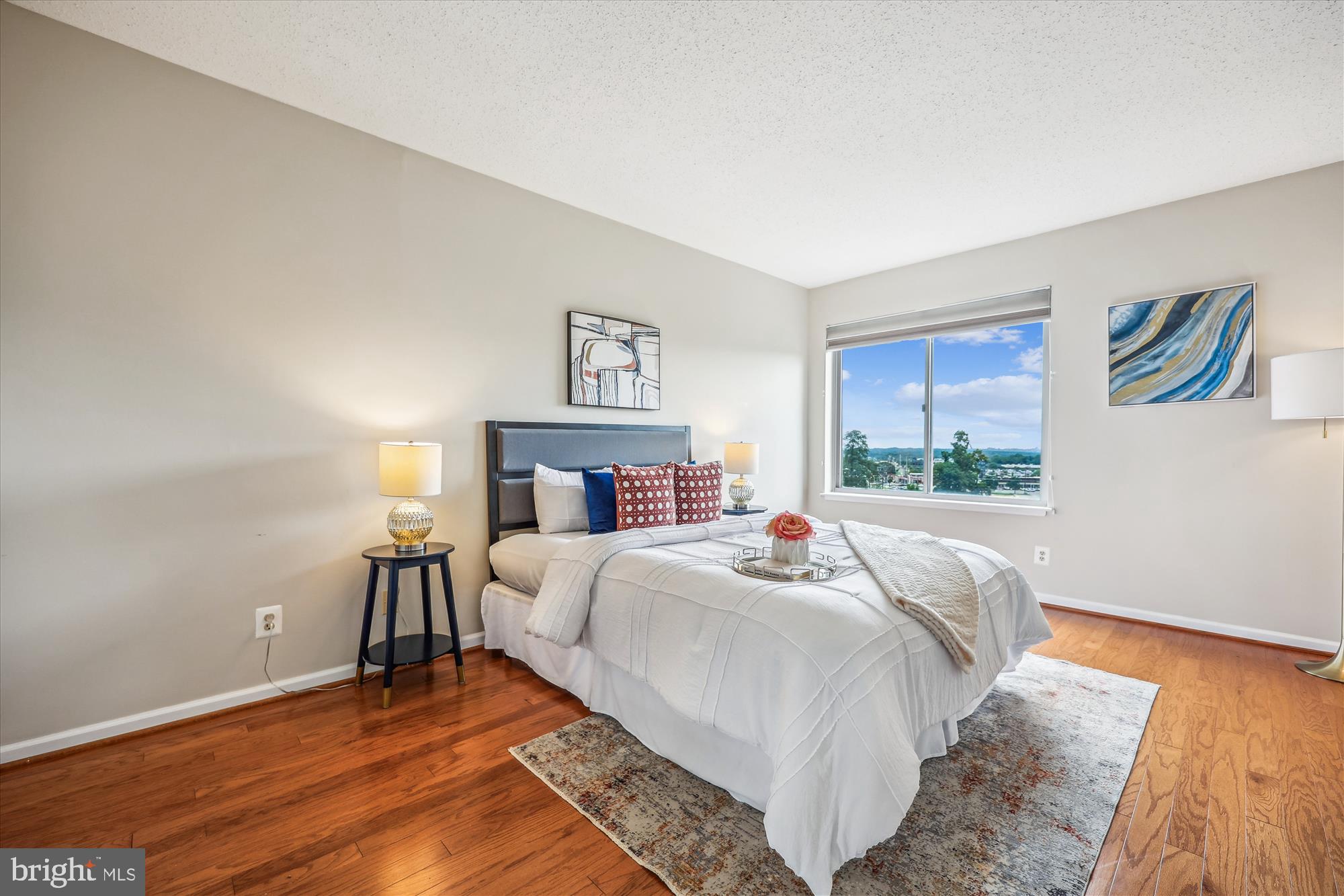 5800 Nicholson Lane, Unit 1908 Rockville, MD 20852 - Photo 10 of 35 a bedroom with a bed and a large window
