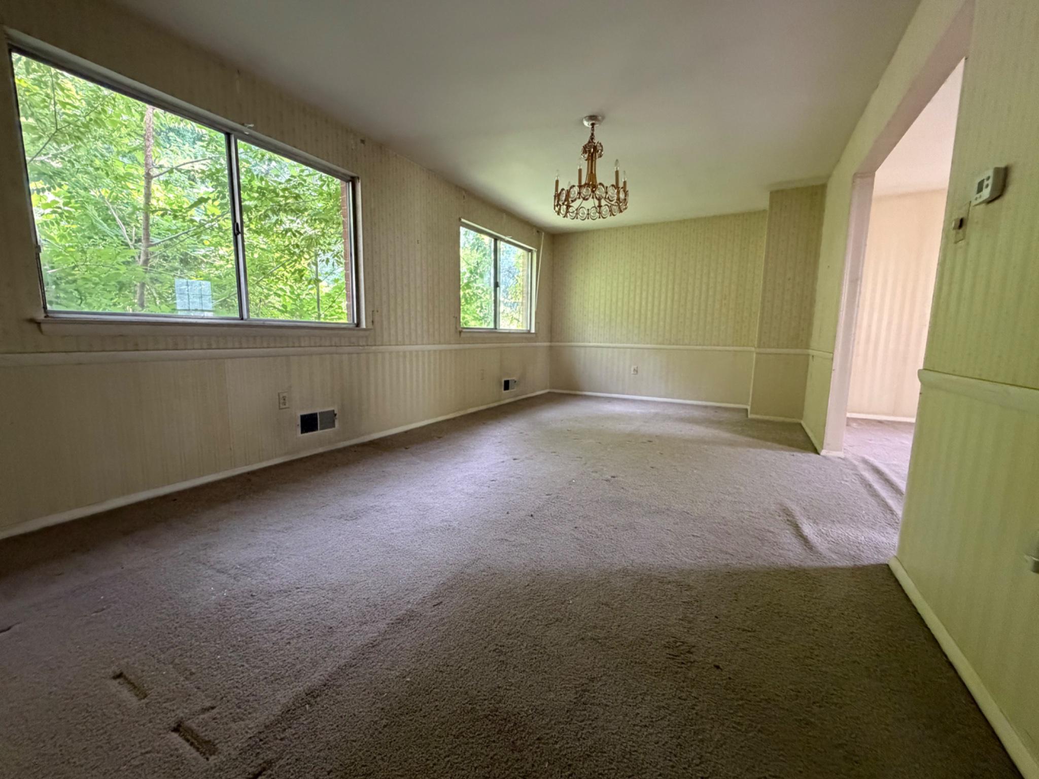 913 Windmill Lane Silver Spring, MD 20905 - Photo 7 of 19 Spacious room with natural light.