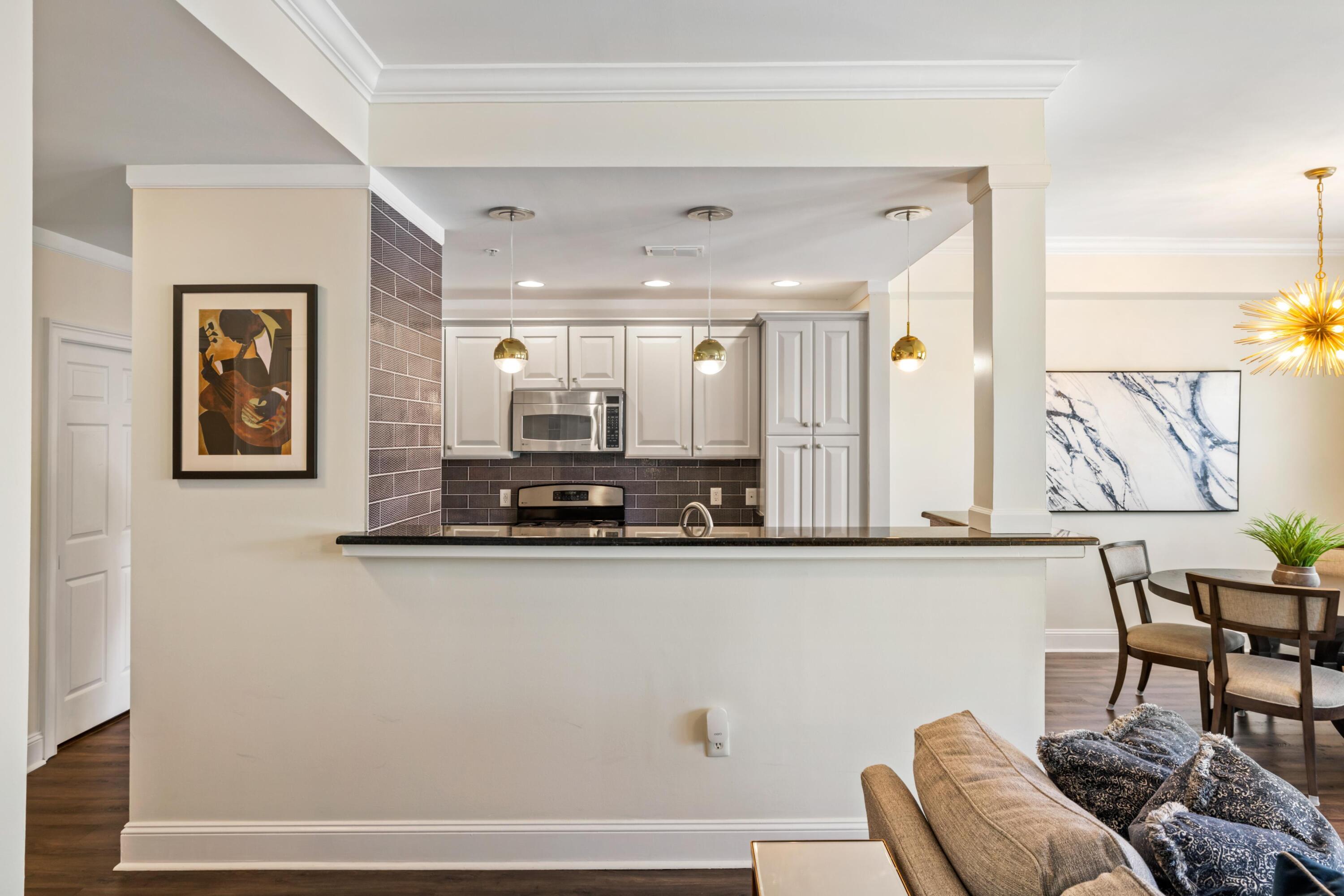 498 Albemarle Road, Unit 409 Charleston, SC 29407 - Photo 7 of 19 Kitchen bar