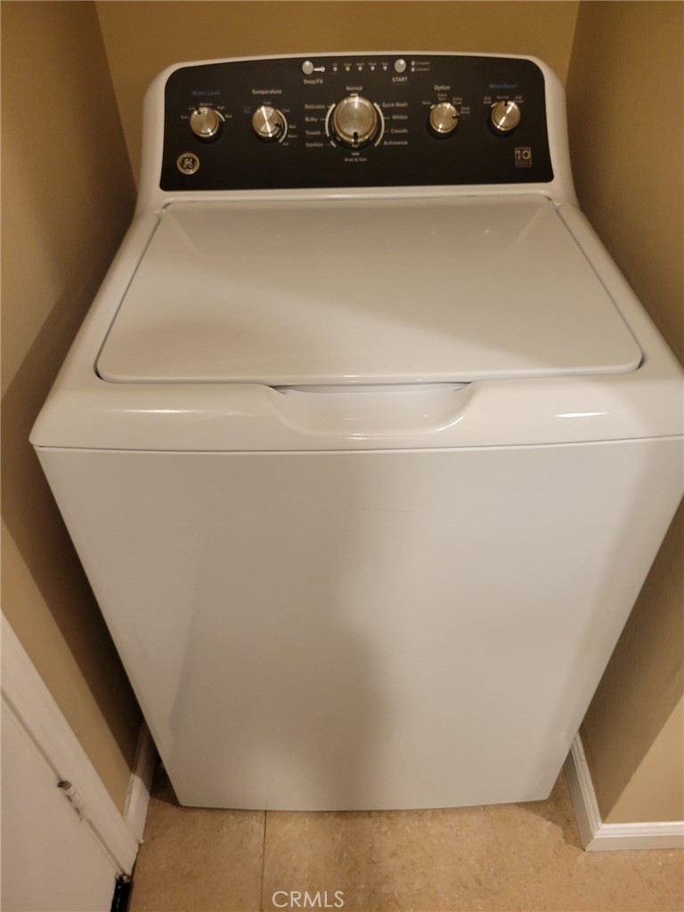 19467 Eagle Ridge Lane Porter Ranch, CA 91326 - Photo 14 of 14 Laundry
