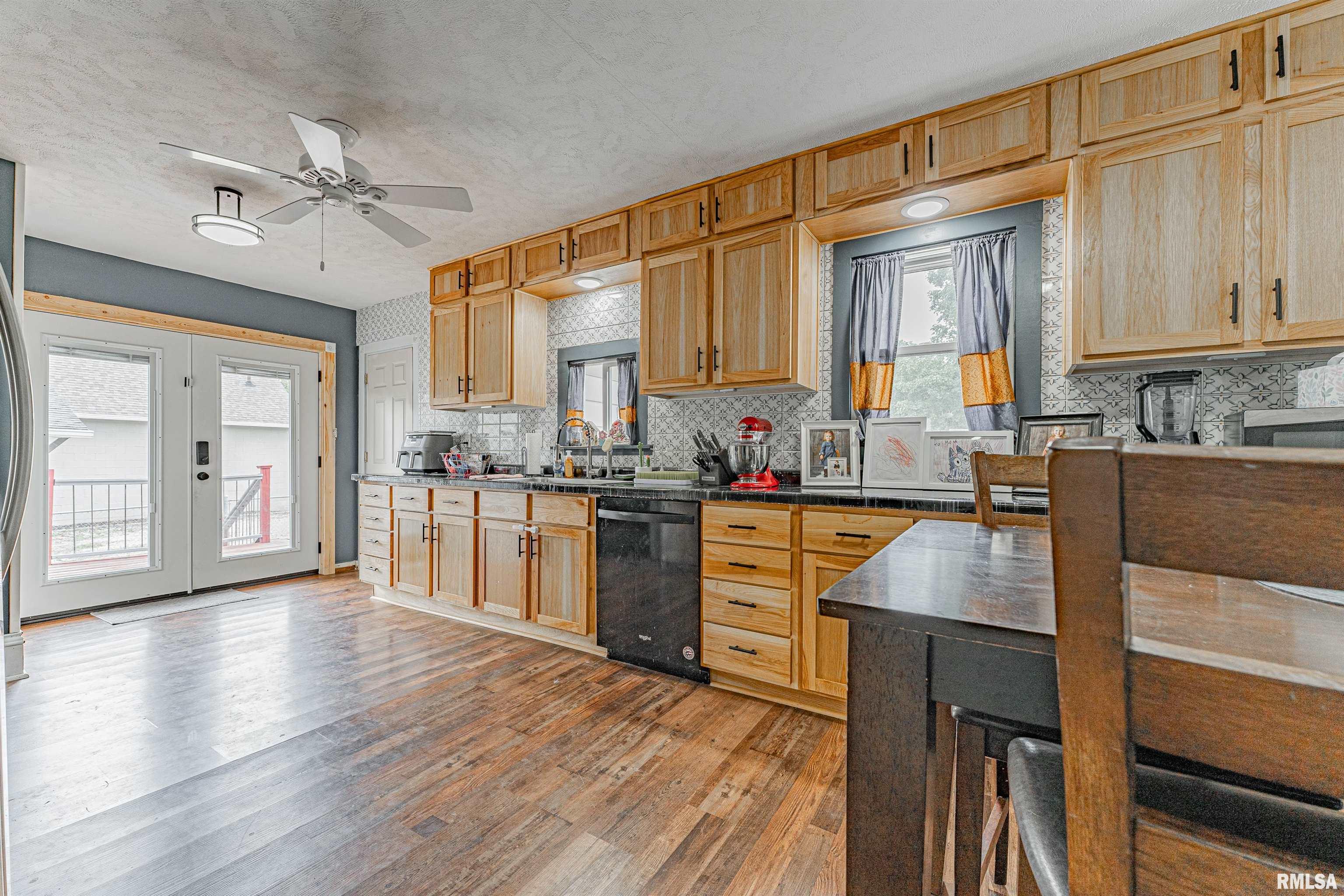 207 Northeast 5th Street Atlanta, IL 61723 - Photo 11 of 29