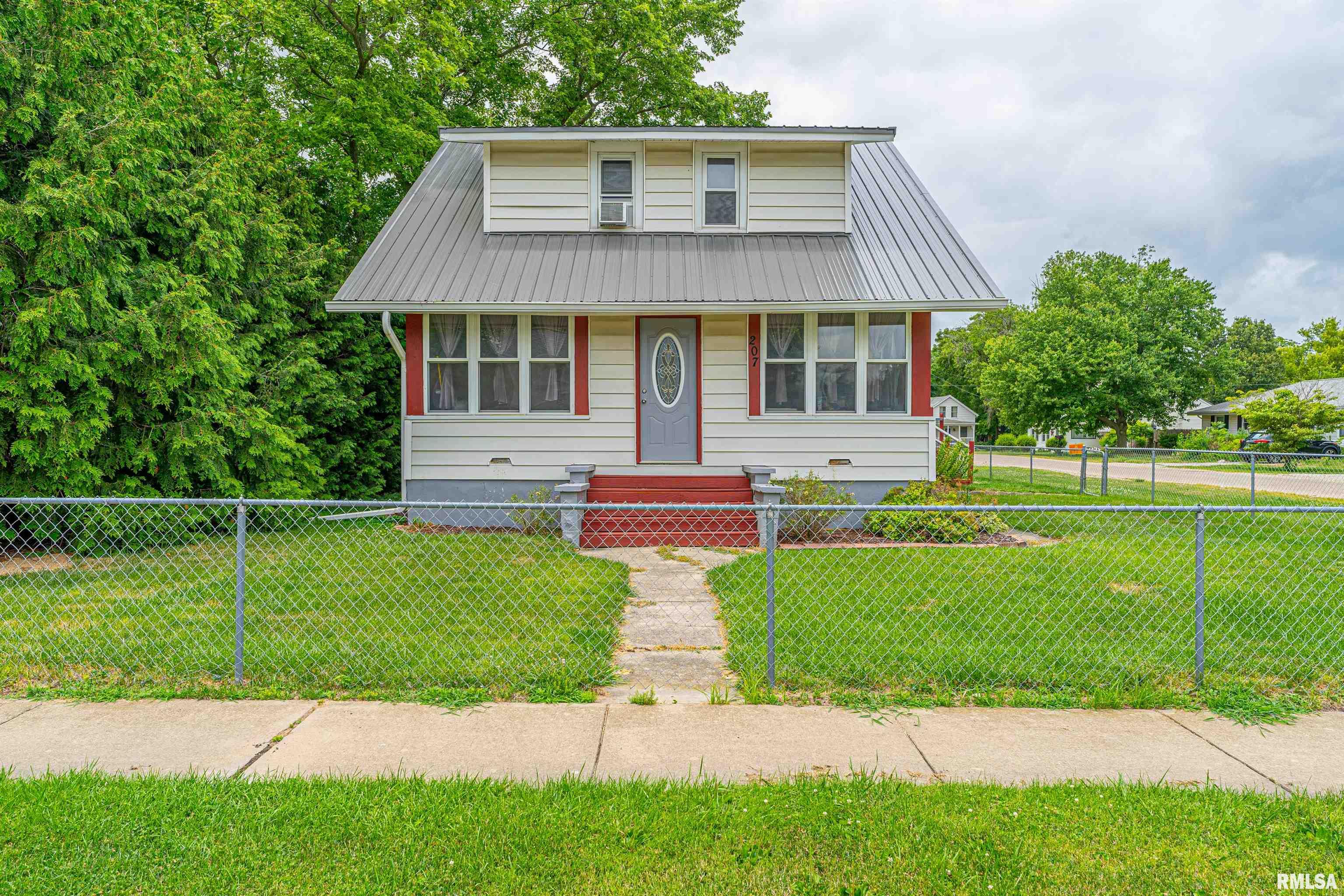 207 Northeast 5th Street Atlanta, IL 61723 - Photo 2 of 29