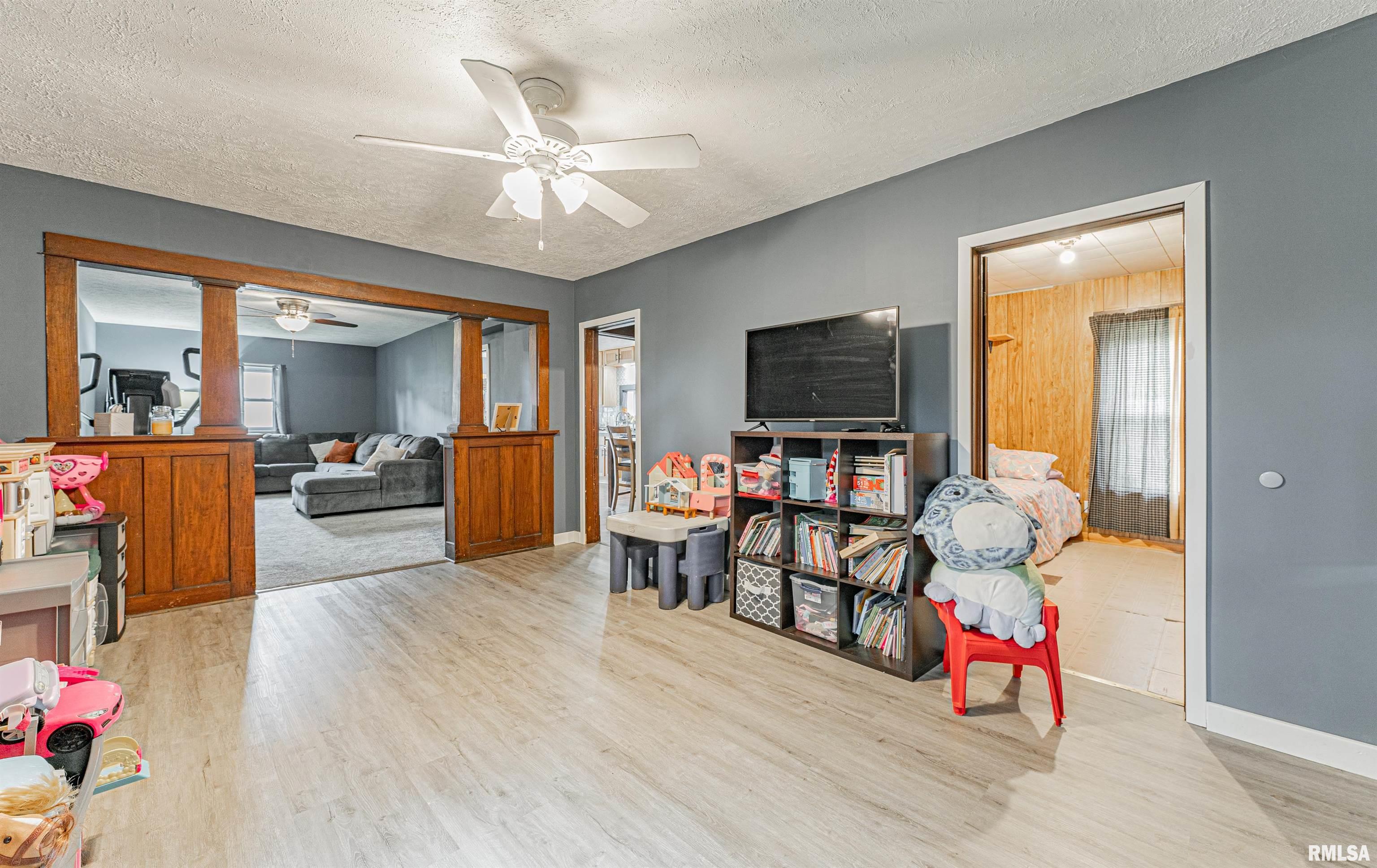 207 Northeast 5th Street Atlanta, IL 61723 - Photo 4 of 29