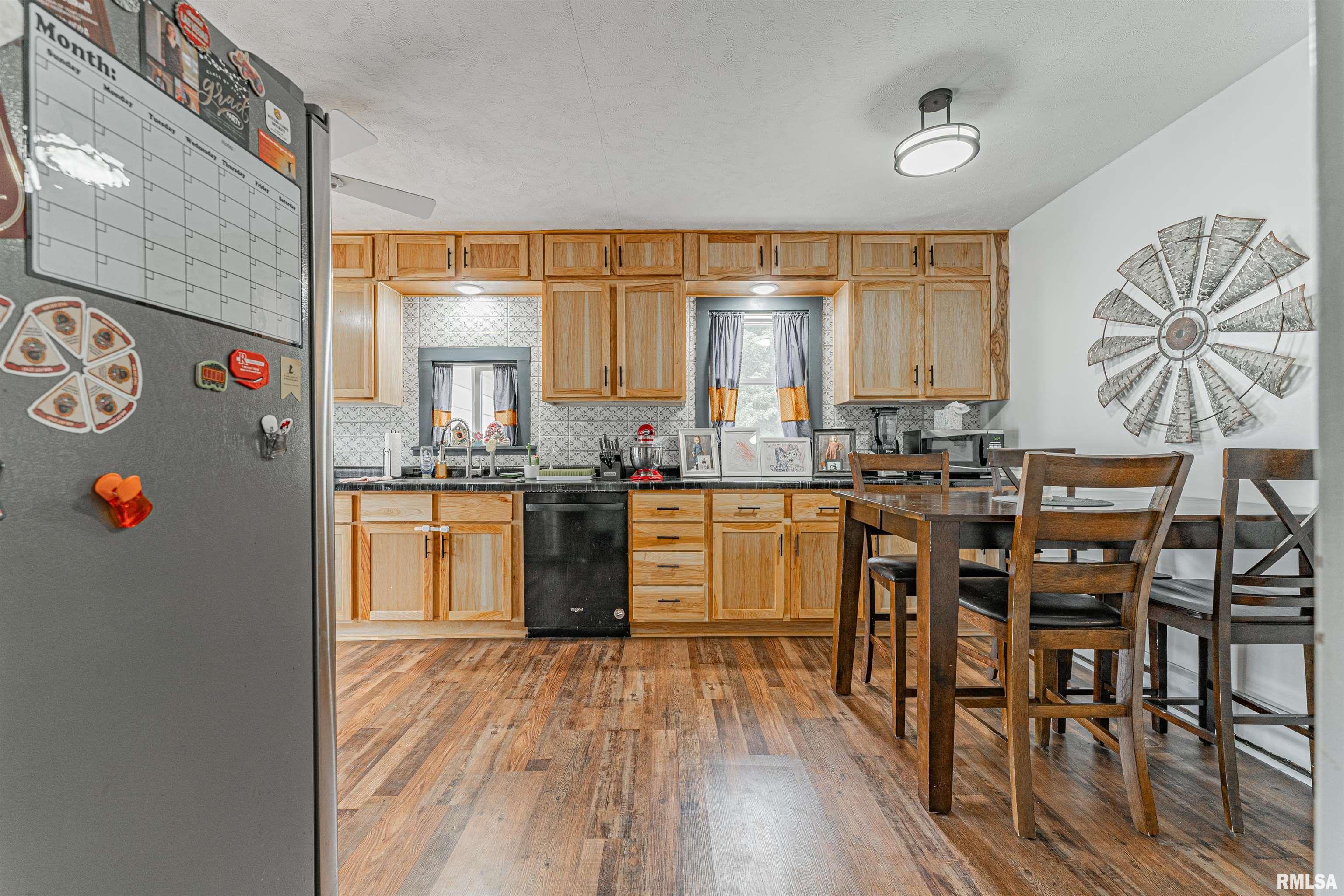 207 Northeast 5th Street Atlanta, IL 61723 - Photo 9 of 29