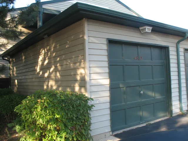 $235,000 | 43D Fernwood Drive, Unit D, Bolingbrook, IL 60440