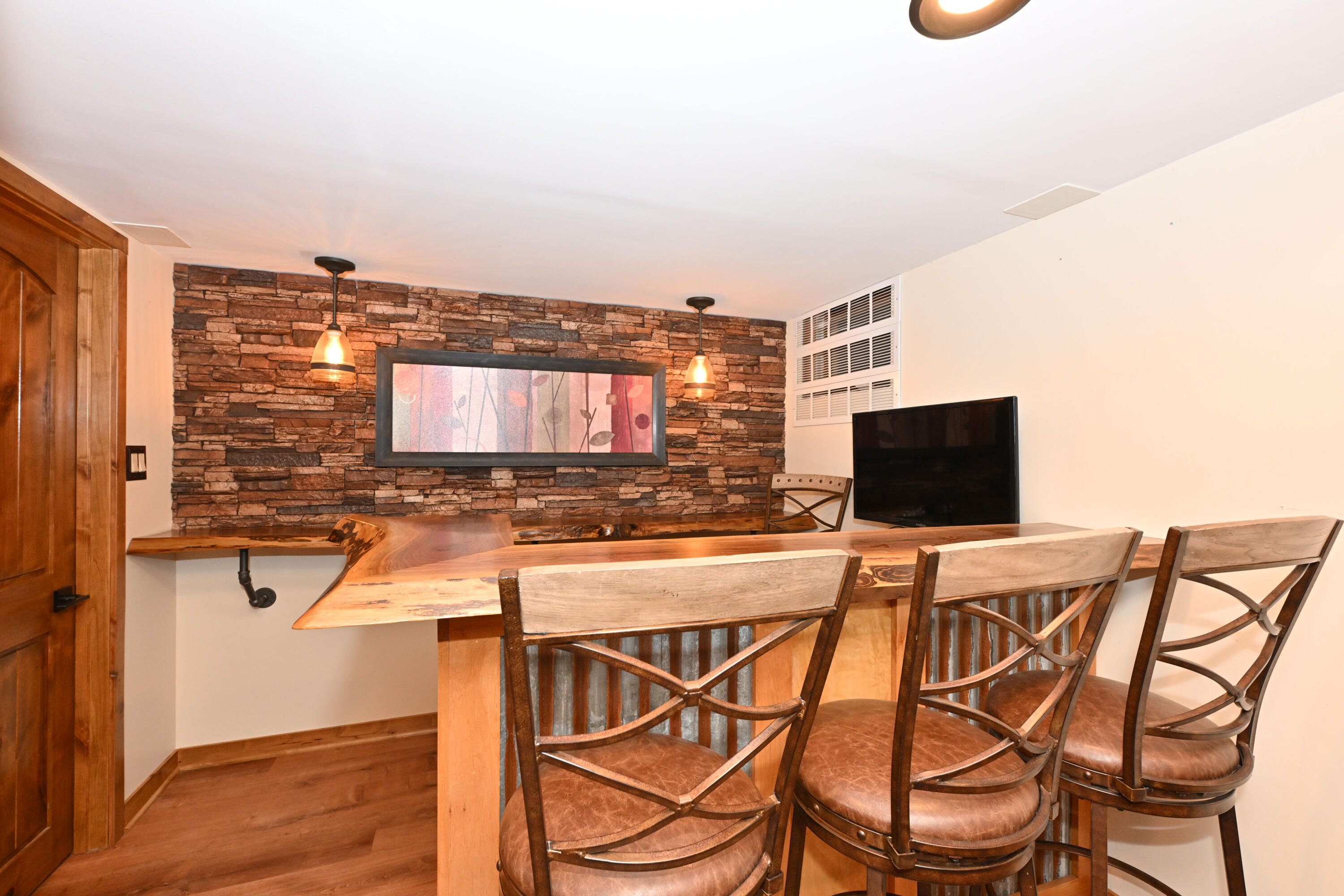 10518 West Spring Green Road Greenfield, WI 53228 - Photo 24 of 38 Photo (26)