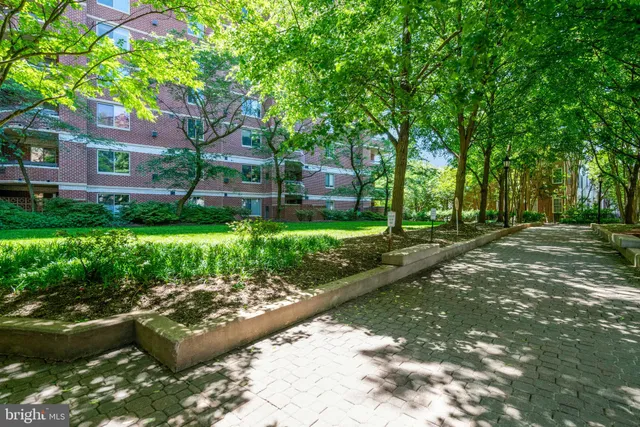 $495,000 | 1276 North Wayne Street, Unit 606, Arlington, VA 22201